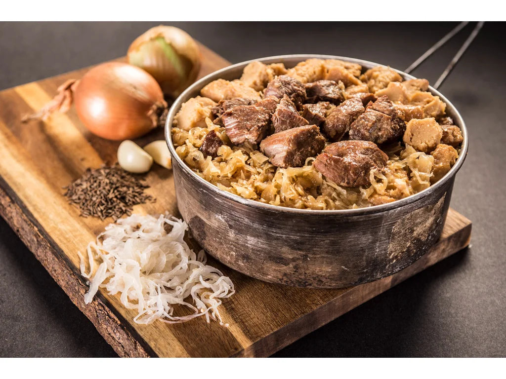 Schweinebraten mit Sauerkraut und Knödeln